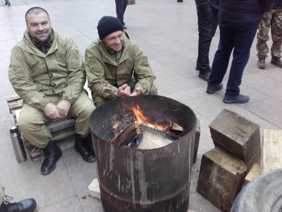 Під ОДА триває пікет – активісти чекають сесії облради (ФОТО)