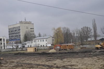 На новому стадіоні у Чернівцях зможуть тренуватися і діти, і дорослі (ФОТО)