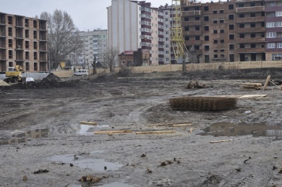 На новому стадіоні у Чернівцях зможуть тренуватися і діти, і дорослі (ФОТО)