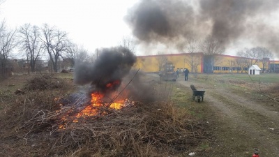 За спалювання сміття оштрафували директора стадіону у Чернівцях