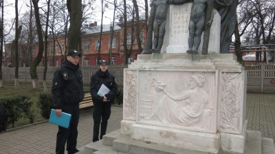 У Чернівцях на "гарячому" затримали вандалів