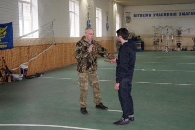 Прикордонники Буковини навчали молодь розкривати парашут (ФОТО)