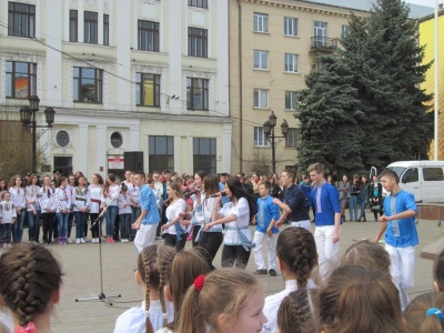 Чернівці прийняли естафету у флешмобі за безпеку дорожнього руху (ФОТО)