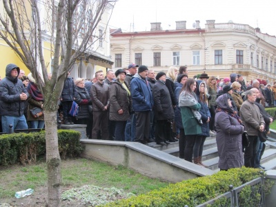 У центрі Чернівців віряни пройшли Хресною ходою (ФОТО)