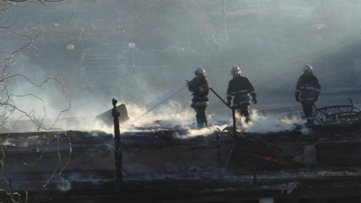 На Буковині через спалювання сухої трави вщент згорів ресторан (ФОТО)