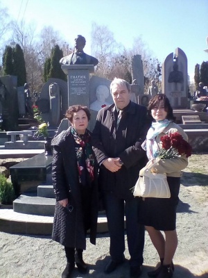 У Києві відкрили надгробний пам’ятник легендарному співаку з Буковини Дмитру Гнатюку (ФОТО)