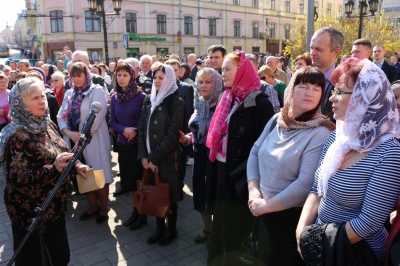 У центрі Чернівців молилися за мир і перемогу над агресором (ФОТО)