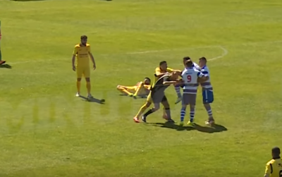 У Португалії футболіст вдарив коліном в обличчя арбітра - відео