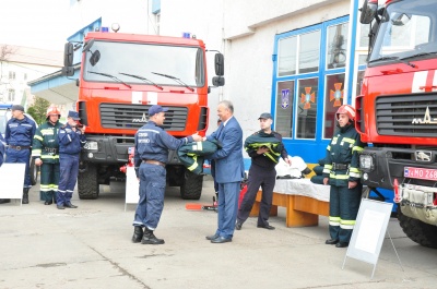 Чернівецькі рятувальники отримали нові машини для гасіння пожеж