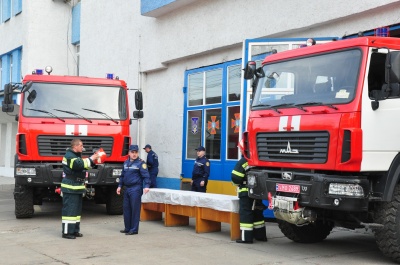 Чернівецькі рятувальники отримали нові машини для гасіння пожеж