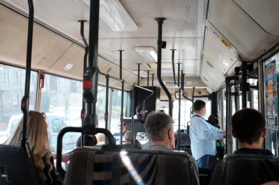 На маршрутки і тролейбуси чернівчан закликають скаржитися у контакт-центр