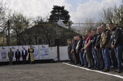 До армії з Буковини відправили першу “партію” призовників (ФОТО)