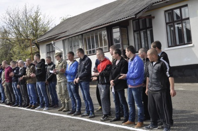 До армії з Буковини відправили першу “партію” призовників (ФОТО)