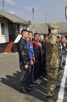 До армії з Буковини відправили першу “партію” призовників (ФОТО)