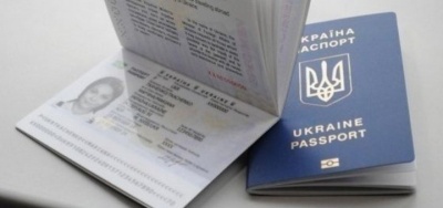 Держміграційна служба стверджує, що паспортні сервіси не працюють через слідчі дії СБУ