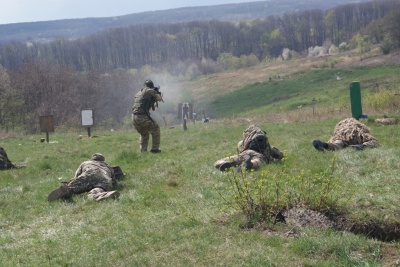 Буковинські прикордонники провели бойові стрільби з різних зразків зброї (ФОТО)