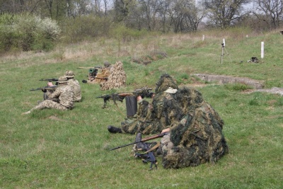 Буковинські прикордонники провели бойові стрільби з різних зразків зброї (ФОТО)