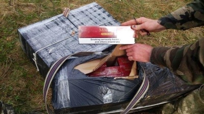 На Буковині прикордонники знайшли схованку із 5000 пачок цигарок
