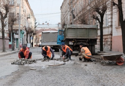 На ремонт і утримання доріг у Чернівцях виконком передбачив 27 мільйонів