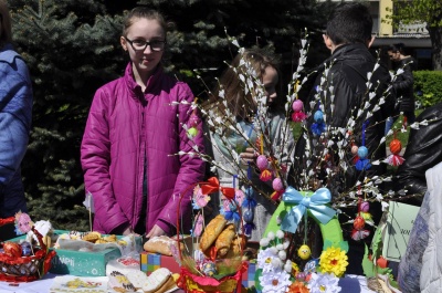 У Чернівцях на благодійному ярмарку продавали випічку та сувеніри (ФОТО)