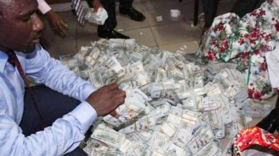 У Нігерії правоохоронці виявили в звичайній квартирі 43 мільйона доларів