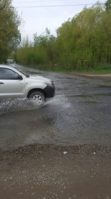 "Потоп на Сторожинецькій": через прорив труби 15 вулиць Чернівців без води