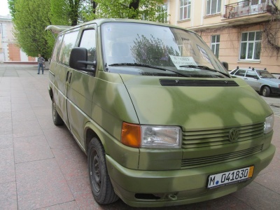 Із Чернівців на передову відправлять автівку, яку підготували волонтери(ФОТО)