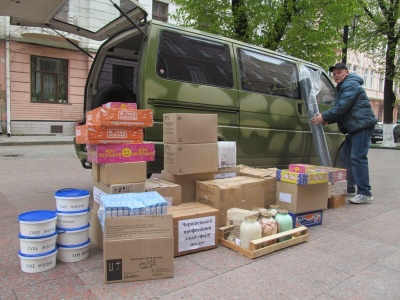 Із Чернівців на передову відправлять автівку, яку підготували волонтери(ФОТО)