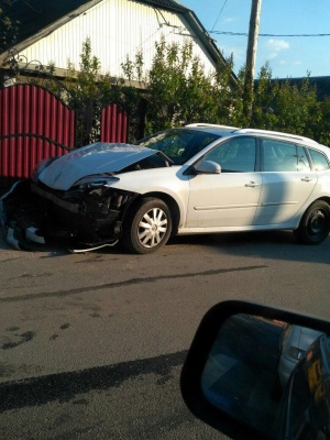 У Чернівцях мікроавтобус врізався у легковик, без потерпілих