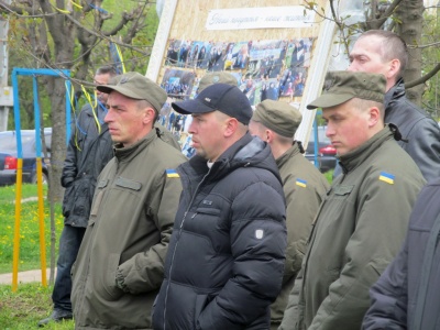 У найбільшому парку Чернівців висадили молоді дуби в пам'ять про загиблих на Сході буковинців (ФОТО)