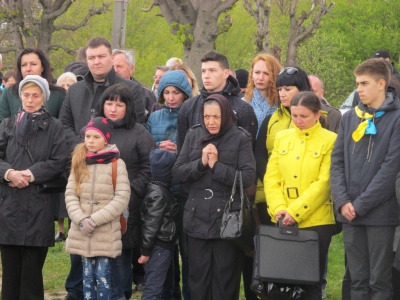 У найбільшому парку Чернівців висадили молоді дуби в пам'ять про загиблих на Сході буковинців (ФОТО)