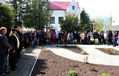 У райцентрі на Буковині відкрили пам’ятник чорнобильцям (ФОТО)