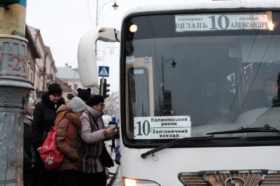 Каспрук заявив, що законна вартість проїзду у маршрутках в Чернівцях - 4 гривні