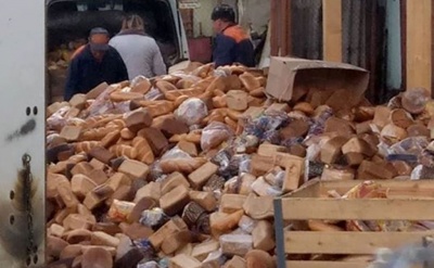 «Цей хліб пішов на корм - забагато спекли до свят»: у Чернівецькому хлібокомбінаті пояснили, звідки взялася гора черствого хліба