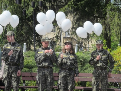 У Чернівцях кілька сотень жителів ушанували жертв Чорнобильської катастрофи (ФОТО)