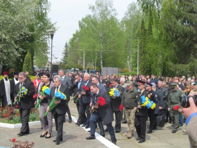 У Чернівцях кілька сотень жителів ушанували жертв Чорнобильської катастрофи (ФОТО)