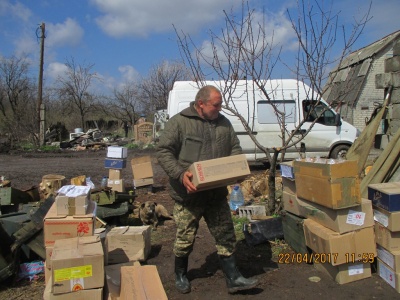 Гнітюче враження, одні руїни. Волонтер з Чернівців розповів про останні події у зоні АТО (ФОТО)