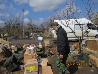 Гнітюче враження, одні руїни. Волонтер з Чернівців розповів про останні події у зоні АТО (ФОТО)