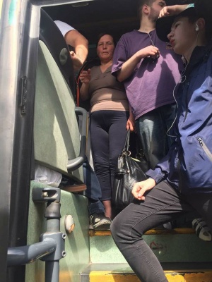 «Дуже жарко, дихати важко»: чернівчанин показав, у яких умовах їздять пасажири автобусу «Чернівці - Київ»