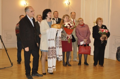 “Свіжий борщ і ніколи не болить голова”: пара з Чернівців, яка прожила 60 років разом, поділилася таємницями міцного шлюбу (ФОТО)