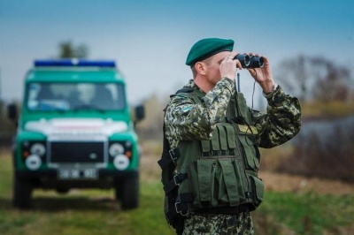 На Буковині прикордонники допомогли врятувати чоловіка, якому стало погано