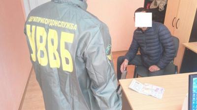 На Буковині громадянин Молдови намагався підкупити прикордонника за 600 гривень