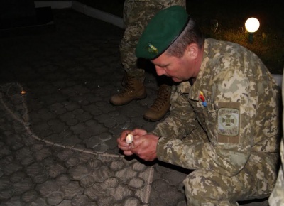 У Чернівцях прикордонники запалили свічки і лампадки у пам’ять про загиблих героїв