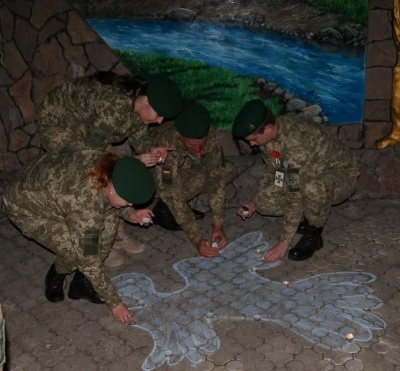 У Чернівцях прикордонники запалили свічки і лампадки у пам’ять про загиблих героїв