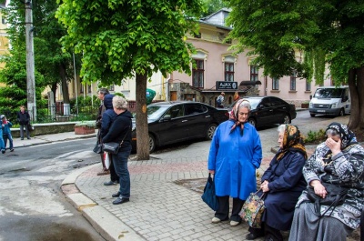 Очевидці зафіксували, як голова Чернівецької облради порушив Правила дорожнього руху (ФОТО)