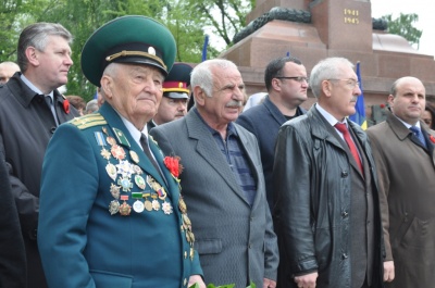 У Чернівцях відзначили День пам'яті і примирення і річницю перемоги (ФОТО)