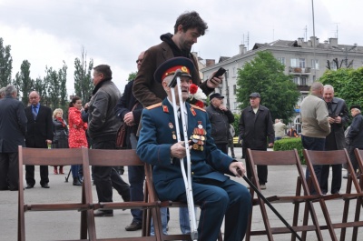 У Чернівцях відзначили День пам'яті і примирення і річницю перемоги (ФОТО)