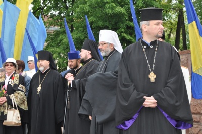 У Чернівцях відзначили День пам'яті і примирення і річницю перемоги (ФОТО)