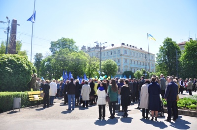 У Чернівцях підняли прапор ЄС – відзначають День Європи (ФОТО)