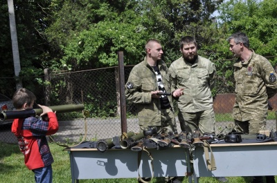 “Тут є з чого стріляти”: у ліцеї №2 у Чернівцях відкрили тир (ФОТО)